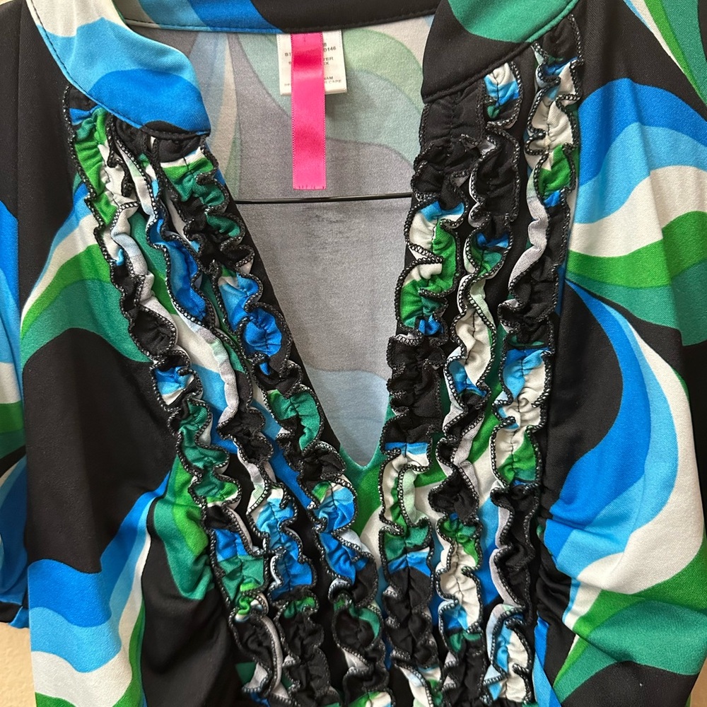 Colorful Ruffled V-Neck top - Picture 4 of 4